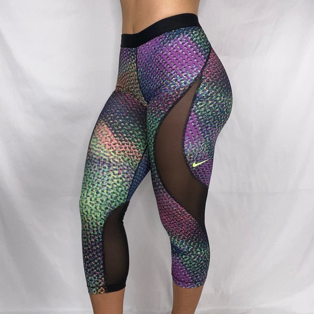 NIKE PRO Hypercool Mid Rise Rainbow Mesh Capri‎